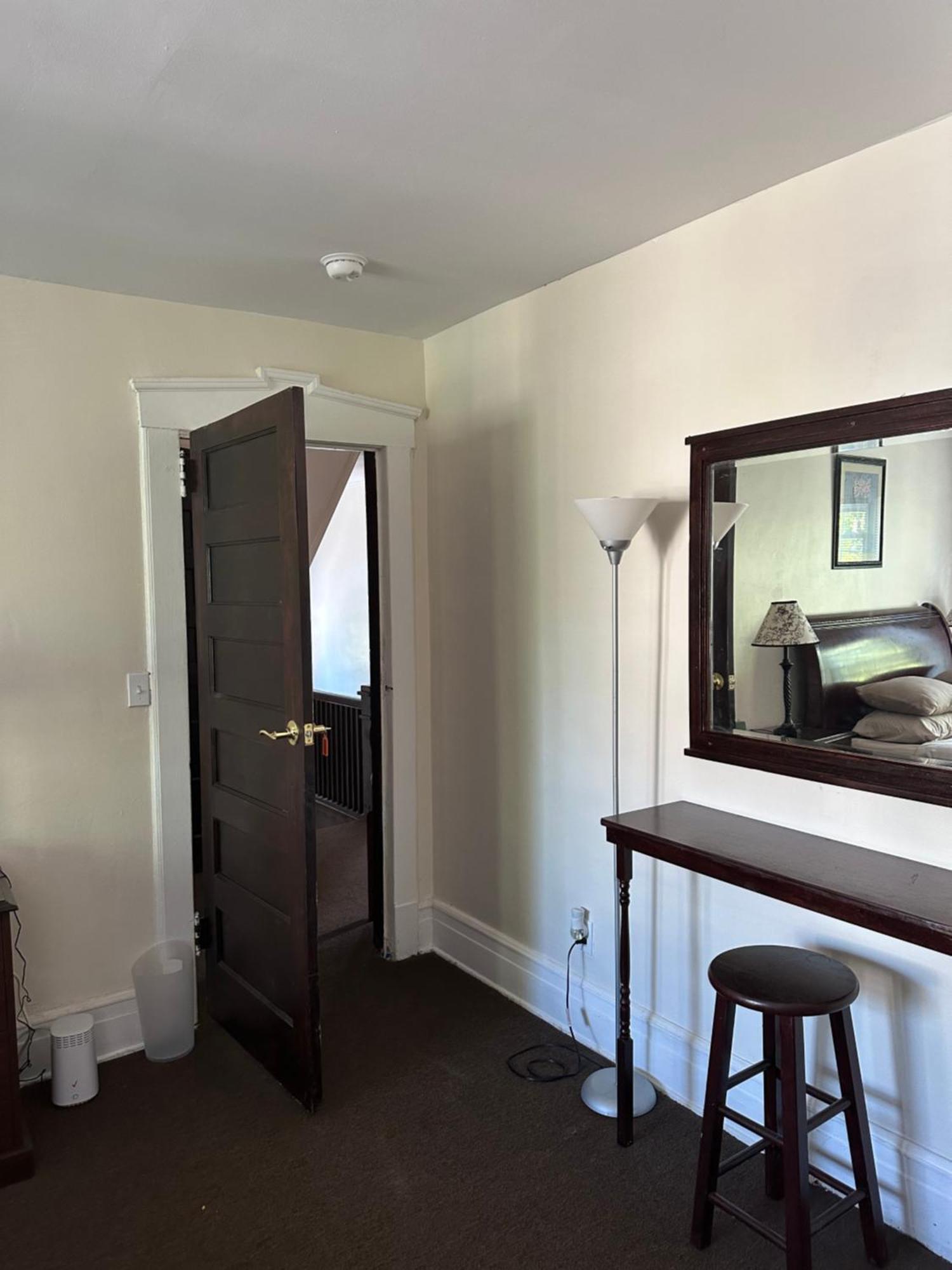 Victorian Palace- Mahogany Room East Orange Exterior photo